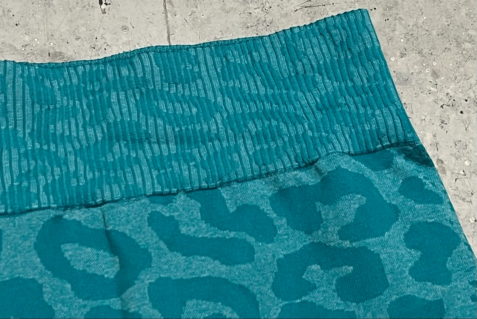 Shorts deportivos turquesa animal print  – photo 9